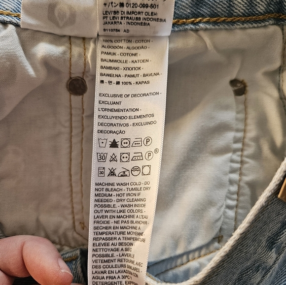 Levi's 501's Classic Light Blue Jean Shorts Size 32 - Picture 8 of 11